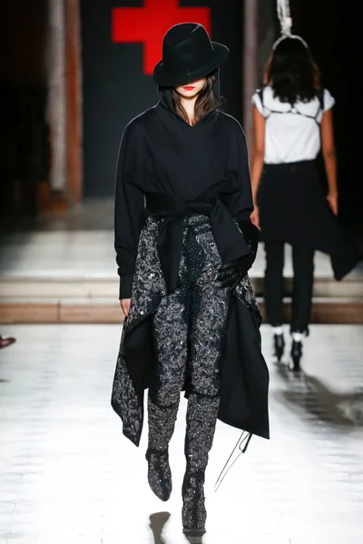 Look 28
